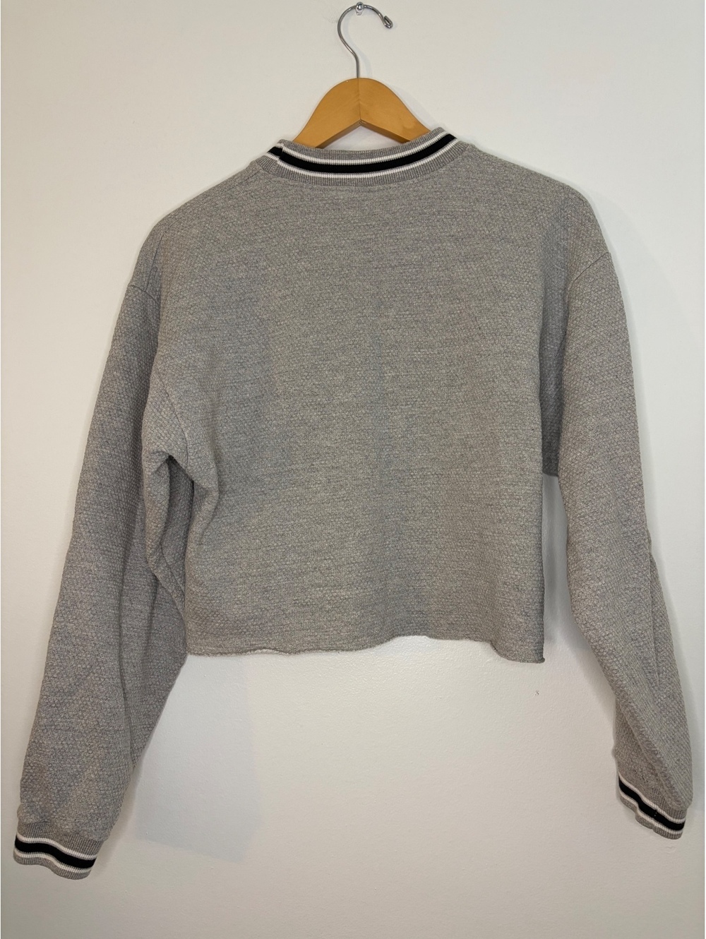 King Cotton Designer Knits Bosch Gray Crop Sweatshirt Size Large
